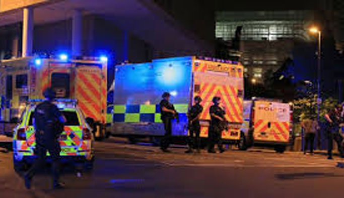 Manchester saldırısı aralarını açtı