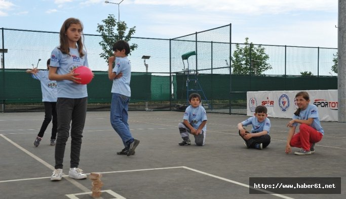 Trabzon'da Bin 100 çocukla unutulan oyunlar oynandı