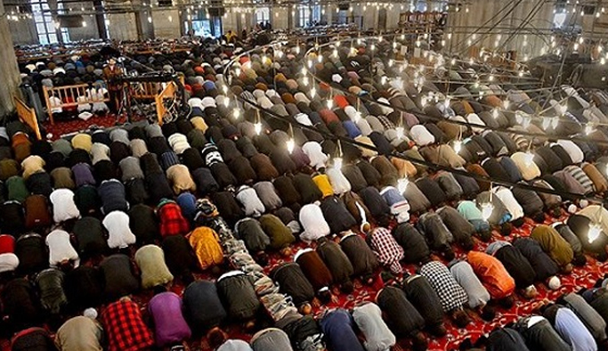 Skandal teravih namazı kararı