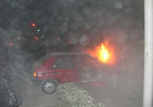 Trabzon'da araba cayır cayır...