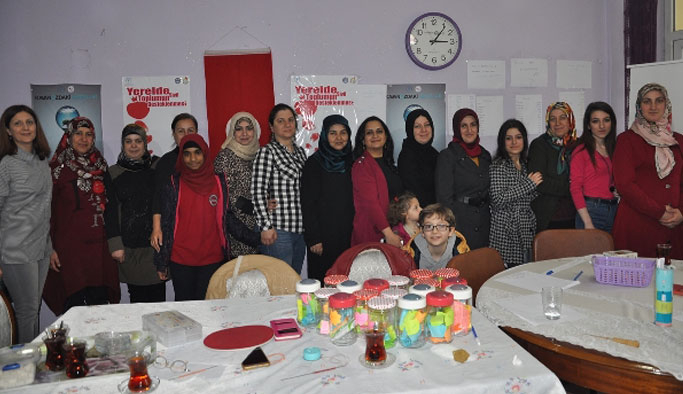 Trabzon'da yaptıkları iyilikleri "kavanozda" topluyorlar