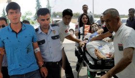 Devamsızlığı silmediği öğretmenini bıçakladı