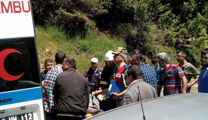 Cenaze yolunda feci kaza! 3 ölü, 1 yaralı