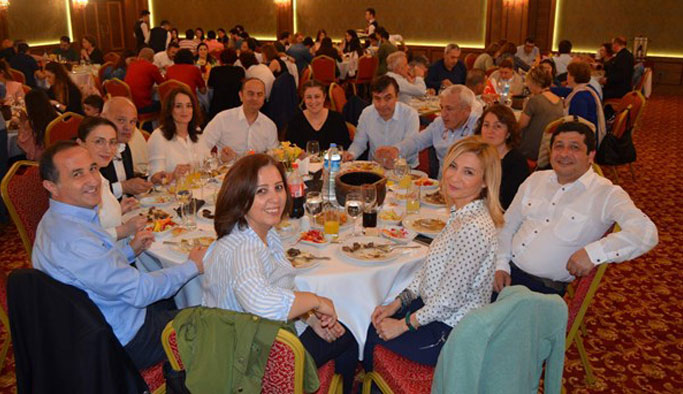 Doktorlar iftar yemeğinde bir araya geldi