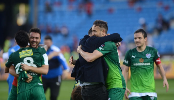 Bursaspor'un hocası Er: Bahsedilen kulüp Trabzon, yapmayın!