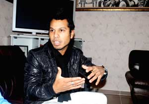 Alanzinho görüşme odasına