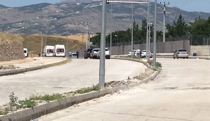 Karakola bomba yüklü araçla saldırı!