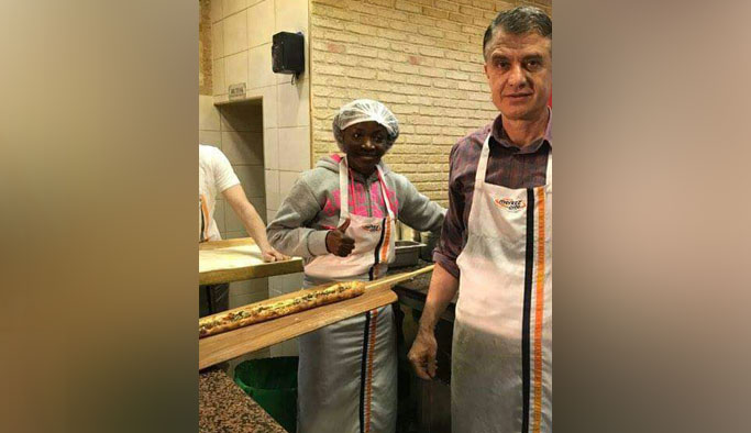 Kamerunlu Bayan Futbolcu Trabzon'da pideci oldu