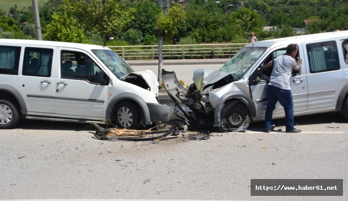 Kafa kafaya çarpıştılar: 4 yaralı