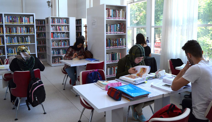 Trabzon'da kütüphanede LYS yoğunluğu