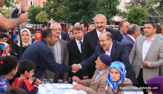 İftar çadırı Araklı'da kuruldu