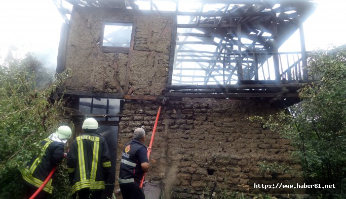 Bağ evi kül oldu