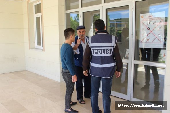 Bir babanın isyanı... Oğlu sınava 1 dakikayla geç kalınca kapıları yumrukladı