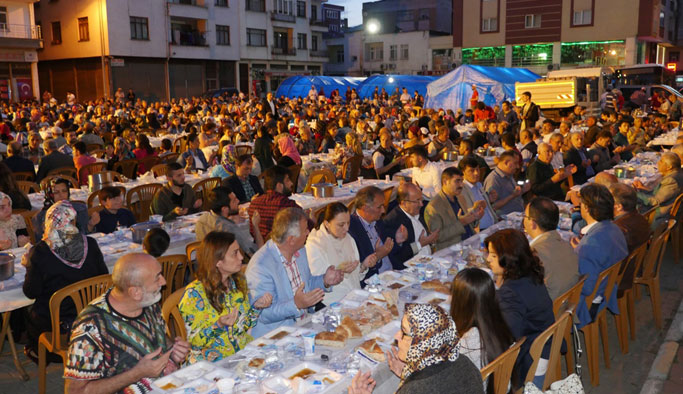 Gümrükçüoğlu: "Kimse fitne sokamayacak"
