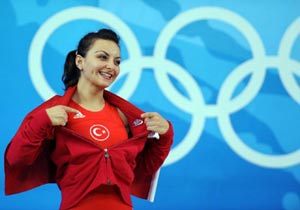 Podyumda Sibel Özkan şoku