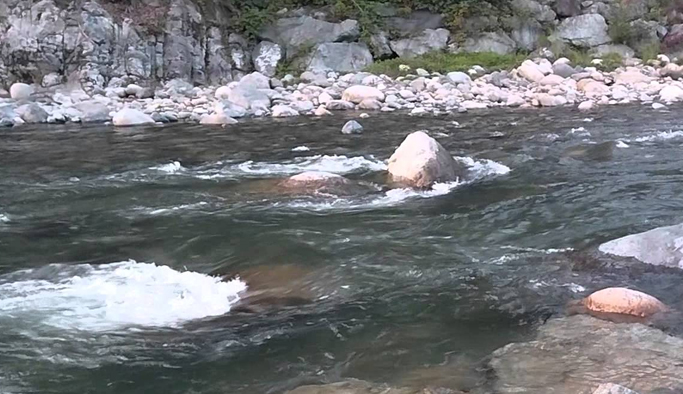 Rize'de Dereye Düşen Kız Çocuğu Kayboldu