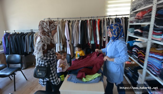 Bayram öncesi çocukların kıyafet sevinci