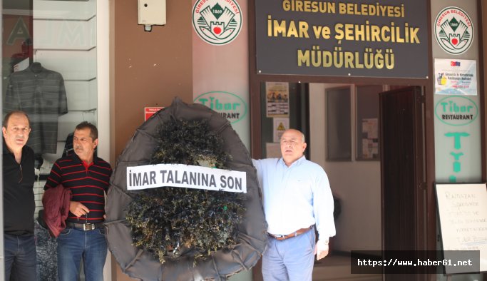 Giresun'da  İmar Müdürlüğüne ‘siyah çelenk’