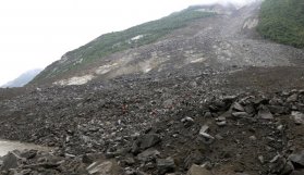 Felaket köyü yuttu!