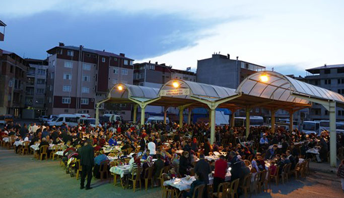 Büyükşehir iftarlarla halkı buluşturdu