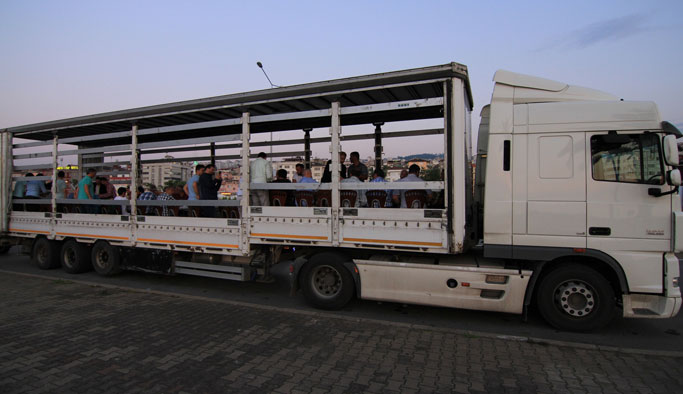 Trabzon'da tırda iftar yapma geleneği sürüyor