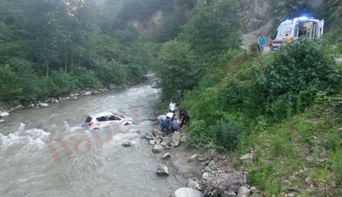 Trabzon'da araç dereye uçtu: 1 yaralı