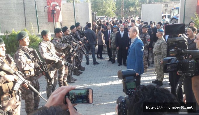 Bakan Soylu bayram namazını Çukurca'da kıldı