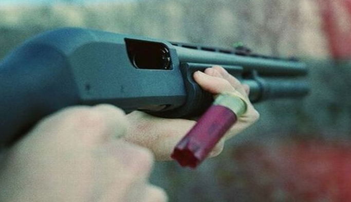 Eşini ve kayınbiraderini vurdu