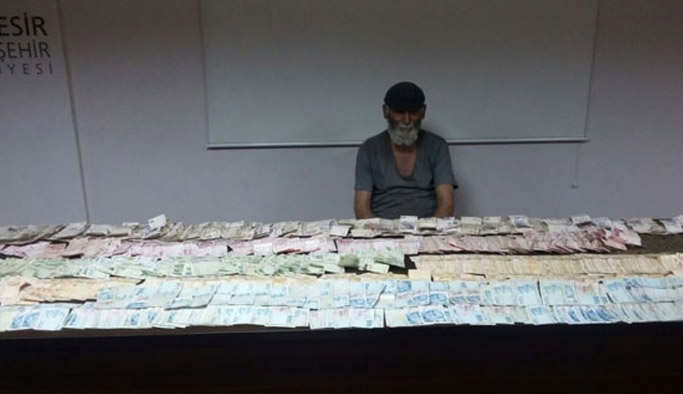 Dilencinin üzerinden çıkan para şok etti