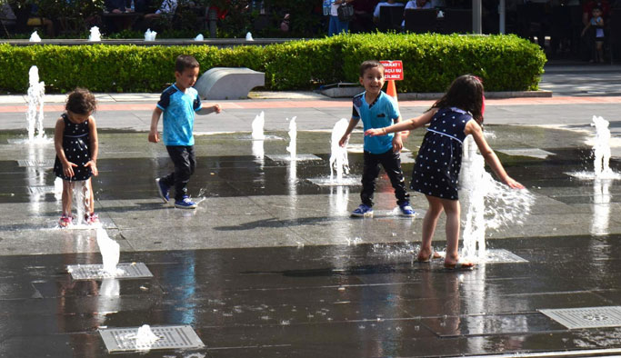 Trabzon'da sıcak hava çocuklara yaradı