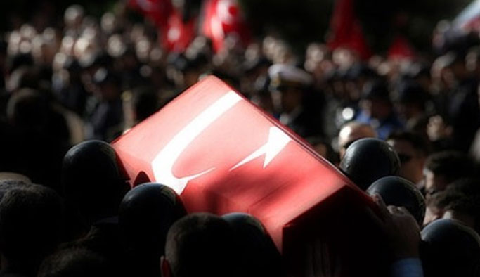 Askeri araç devrildi 1 Şehit 1 yaralı