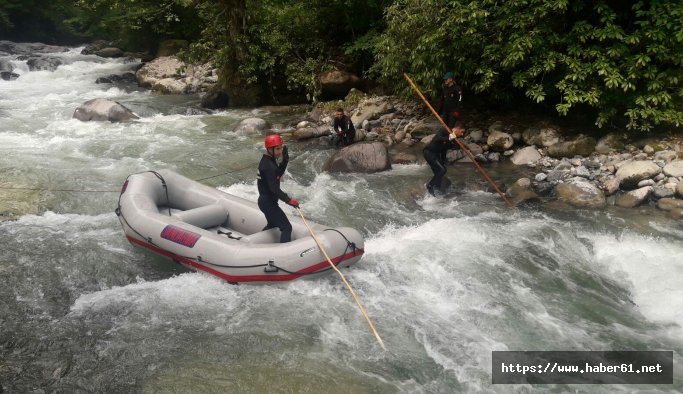 Derede kaybolan küçük Nehir için JAK timi devrede