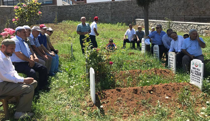 Ali Özbak mezarı başında anıldı