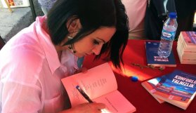 Trabzonlu yazar Füsun Menşure Faroz'da