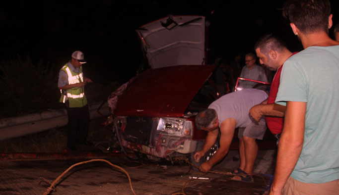 Önce araca sonra yayalara çarptı