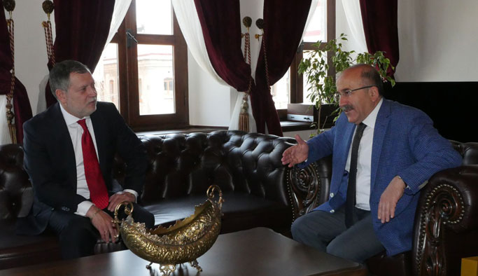 Tikhonov’dan Gümrükçüoğlu'na ziyaret