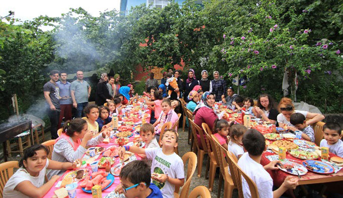 Sevgi evlerinde kalan çocuklar gönüllerince eğlendi