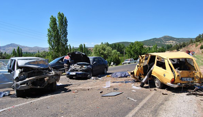 Korkunç kaza: 3 ölü, 4 yaralı