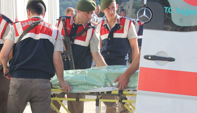 Vahşet! Kadının boğazını kesti...