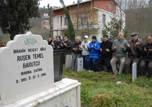 Barutçu mezarı başında anıldı