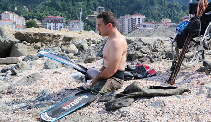 Bacaklarını kaybetti ama dalış tutkusunu kaybetmedi