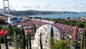 Milyonlar köprüye akın etti