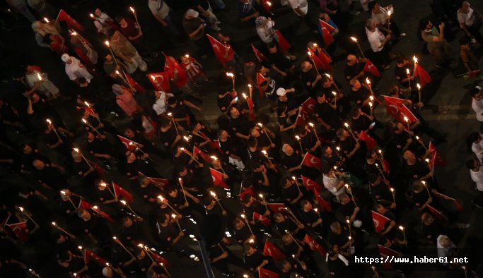 Binlerce insan darbeye karşı yürüdü