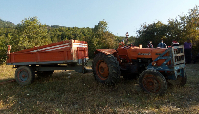 Traktör şarampole devrildi: 2 ölü, 8 yaralı