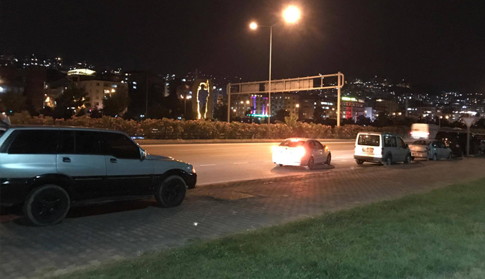 Trabzon'da yürüyüş yolunda araç parkına polis müdahalesi