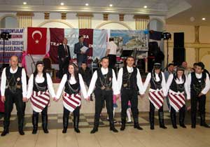 Trabzonlular Paris'te eğlendi