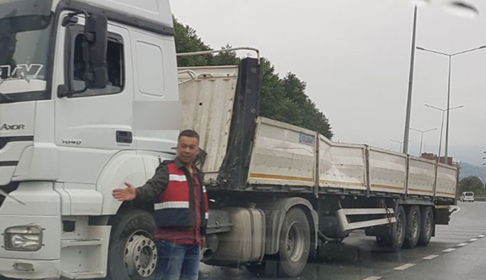 Trabzon'da kaygan yol kaza getirdi