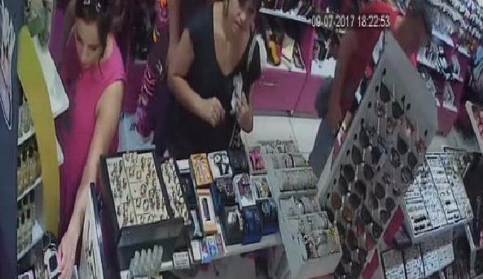 Saat hırsızı kameralara böyle yakalandı