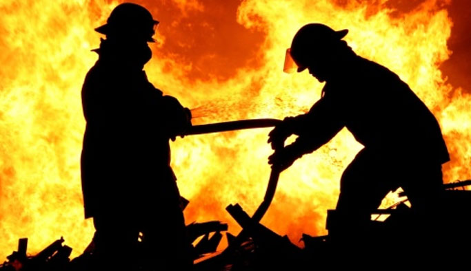 Ünye Sanayi Sitesi’ndeki lastik dükkânı yangını hızla söndürüldü