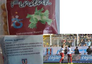 TS tribünlere fındık yağdırdı